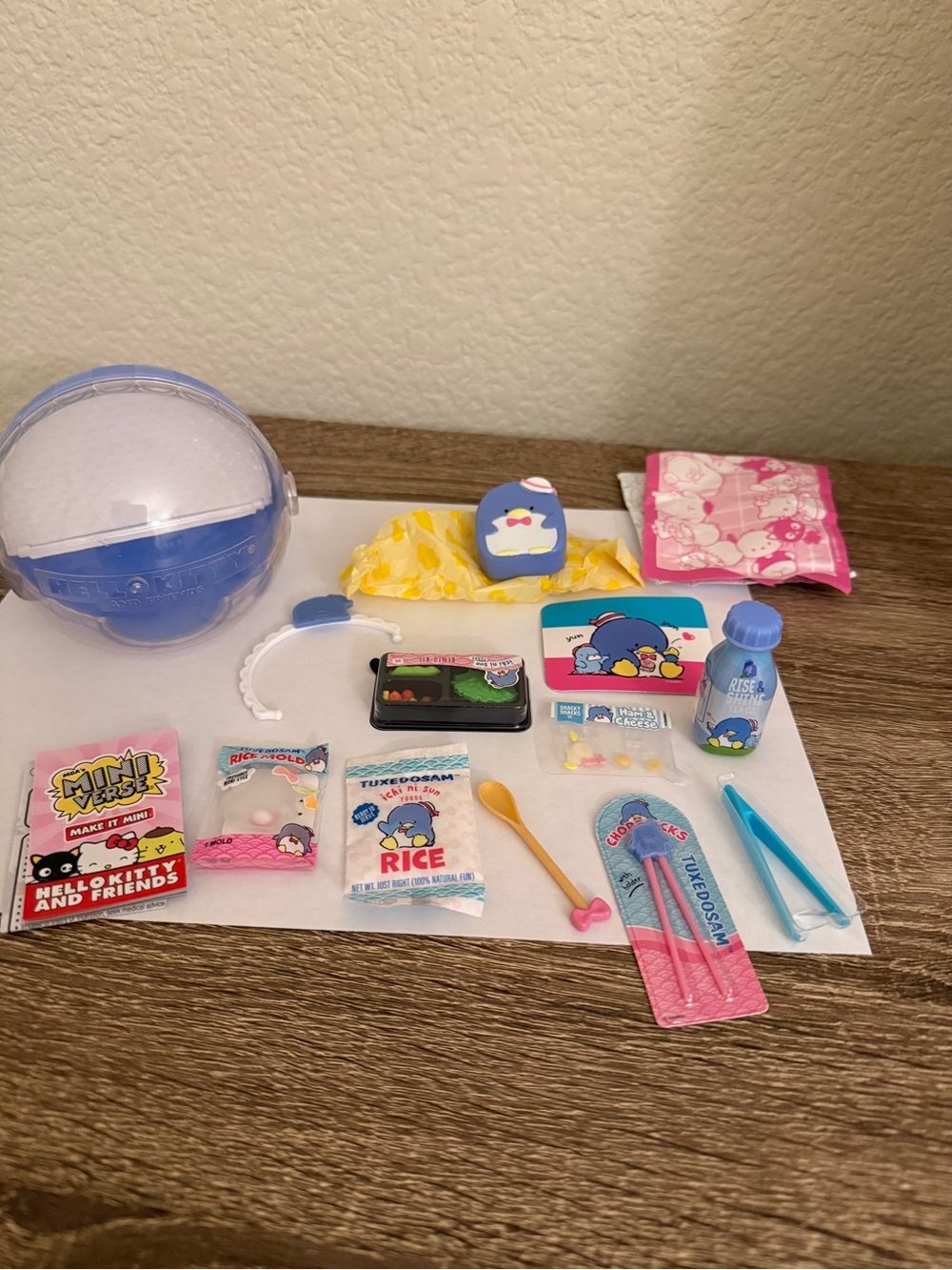 Miniverse Make It Mini HELLO KITTY & 
FRIENDS SERIES 4 ~ Tuxedosam Bento Box